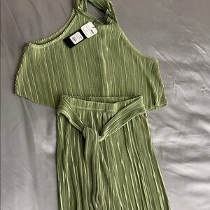 Elegant Green Pleated Dress